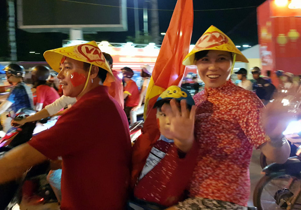 Việt Nam chấn động khi đội bóng U23 vào chung kết giải châu Á Việt Nam chấn động khi đội bóng U23 vào chung kết giải châu Á